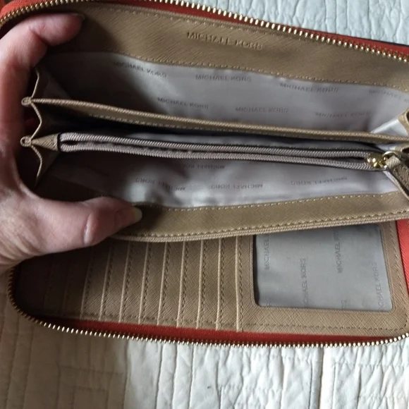 Michael Kors Large Jet Set Pumpkin Burnt Orange Leather Zip Around Wristlet - Picture 10 of 12